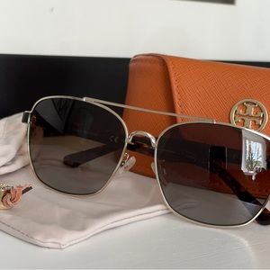 Tory Burch Gold rimmed Aviator sunglasses